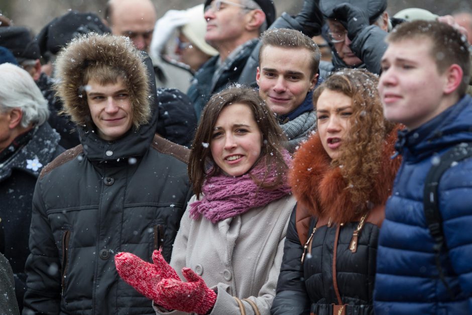 Nepriklausomybės aikštėje – iškilminga Lietuvos vėliavos pakėlimo ceremonija