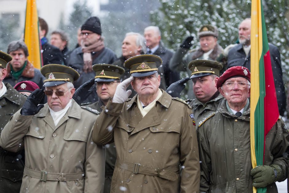 Nepriklausomybės aikštėje – iškilminga Lietuvos vėliavos pakėlimo ceremonija