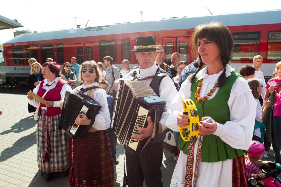 Trakų šventės dalyviai išlydėti su dainomis ir mero sveikinimais