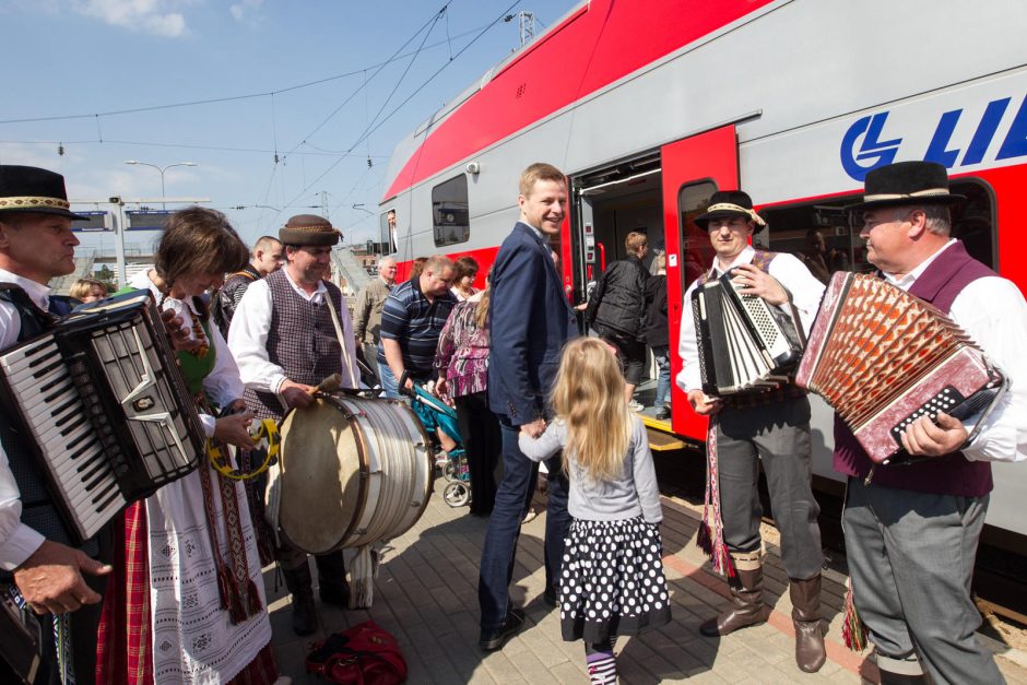 Trakų šventės dalyviai išlydėti su dainomis ir mero sveikinimais