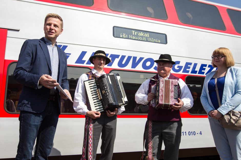 Trakų šventės dalyviai išlydėti su dainomis ir mero sveikinimais