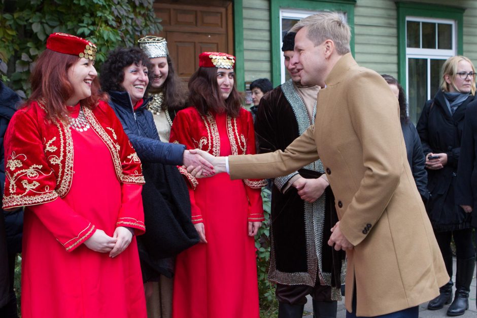 Draugiškumo ženklas Vilniaus karaimams – gatvės akcentas karaimų kalba