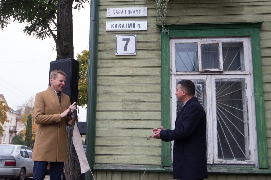 Draugiškumo ženklas Vilniaus karaimams – gatvės akcentas karaimų kalba