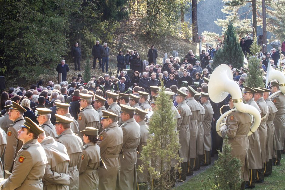 Vilniuje palaidotas sveikatos apsaugos ministras J. Požela