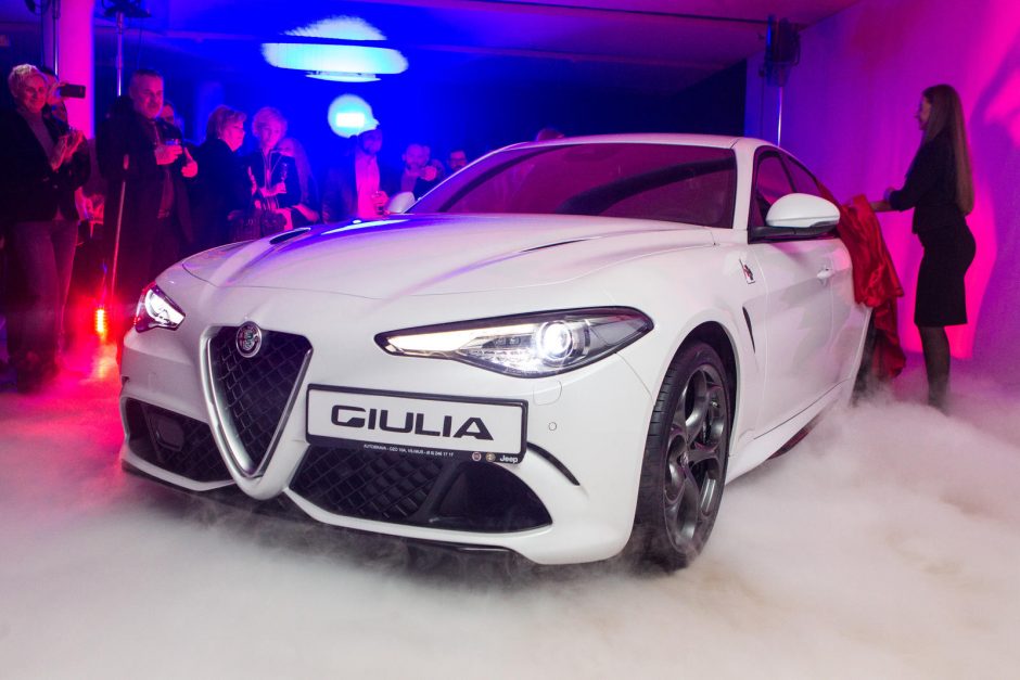 Į Lietuvą atkeliavo naujoji „Alfa Romeo“ žvaigždė – sedanas „Giulia“