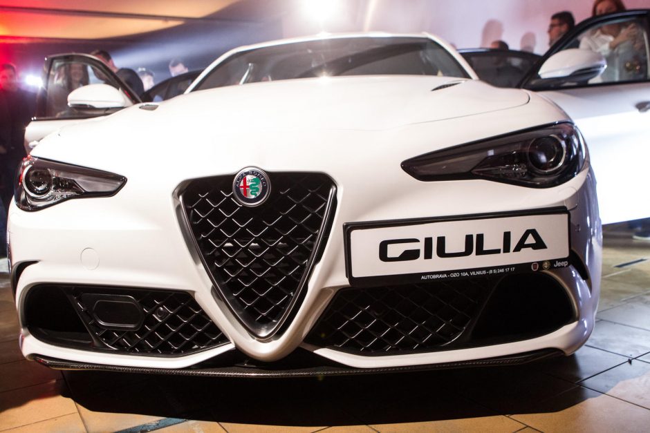 Į Lietuvą atkeliavo naujoji „Alfa Romeo“ žvaigždė – sedanas „Giulia“