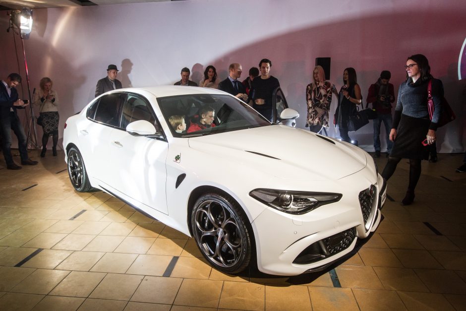 Į Lietuvą atkeliavo naujoji „Alfa Romeo“ žvaigždė – sedanas „Giulia“