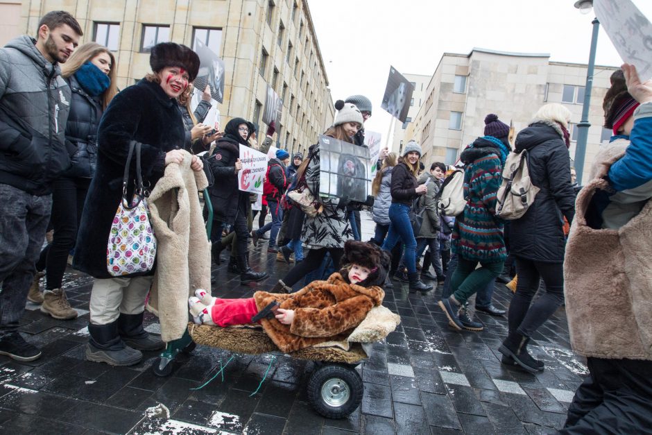 Gyvūnų gynėjai – prieš madą, dėl kurios žudoma