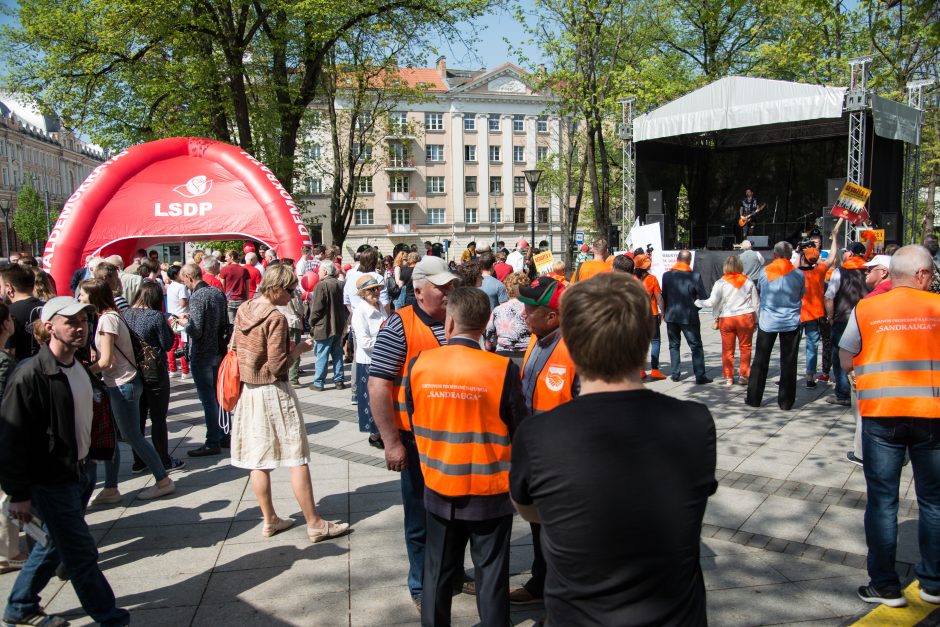 Profesinių sąjungų atstovai reikalavo darbuotojams kelti atlyginimus