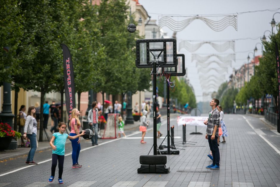 Sekmadieniais vilniečiai kviečiami sportuoti Gedimino prospekte