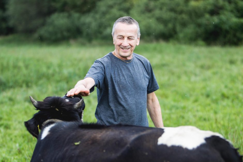 Buvęs naktinio klubo direktorius gyvena palapinėje ir moko gyvenimo paslapčių