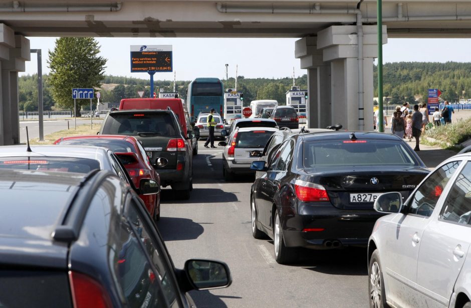 Neringa pažabojo mašinų srautus