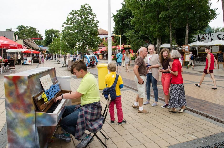 Jaunuolių misija – išgelbėti pianiną