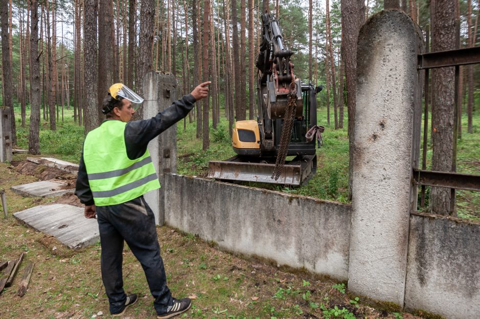 Ilgai planuotos plėtros pradžia: Petrašiūnų kapinėse jau zuja darbininkai