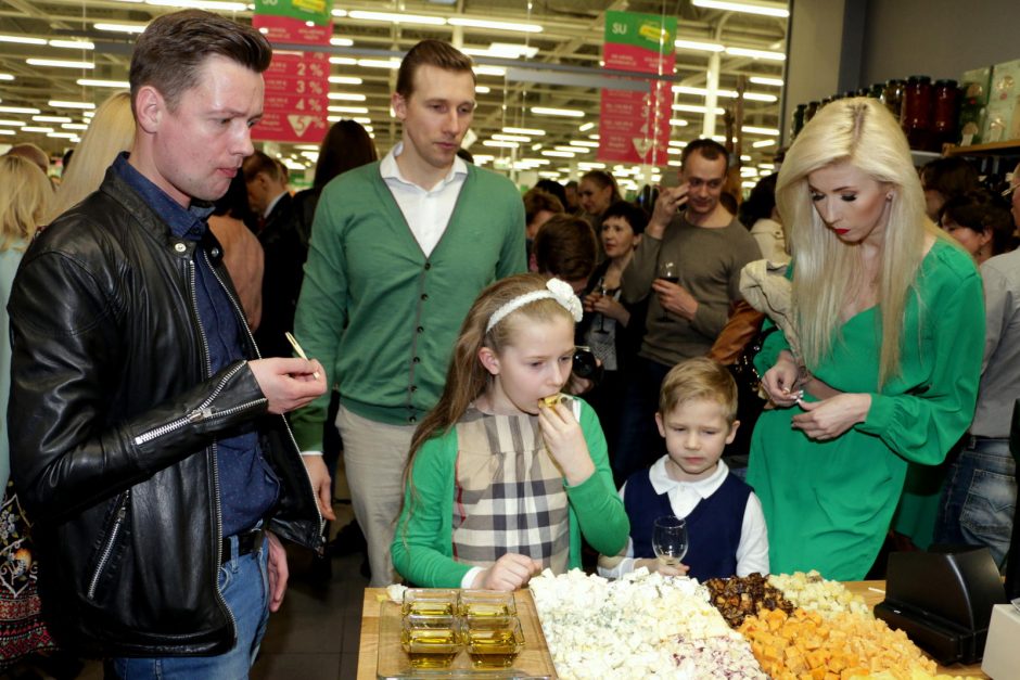 Gurmaniškos parduotuvės atidarymą šventė būrys garsenybių