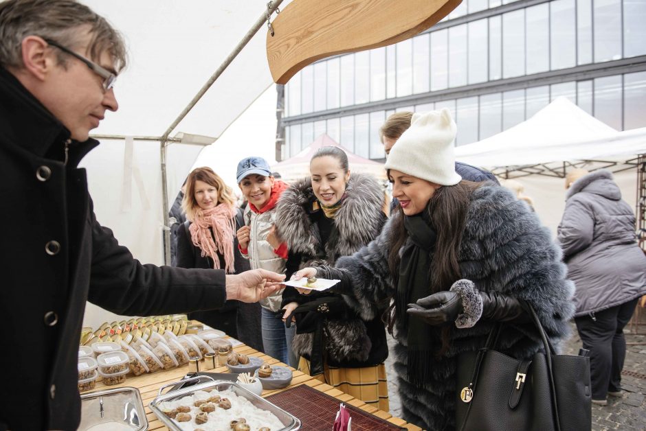 Žinomi kauniečiai Kazimiero mugėje ieško ir egzotikos, ir duonos kasdieninės 