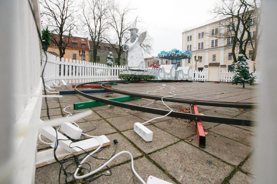 Vaikai Rotušės aikštėje žaidžia „ant bombos“? 