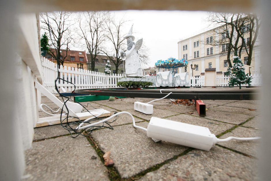 Vaikai Rotušės aikštėje žaidžia „ant bombos“? 