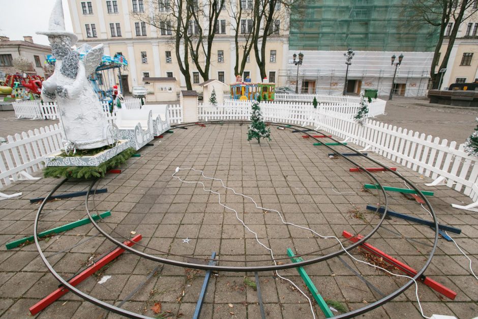 Vaikai Rotušės aikštėje žaidžia „ant bombos“? 