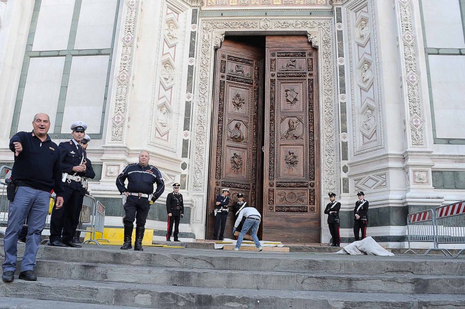 Florencijos bažnyčioje nuo lubų nukritęs akmuo užmušė turistą