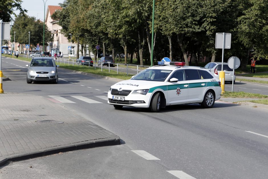 Avarija Žvejybos uosto rajone: automobilis skriejo į priešpriešą ir neteko ratų