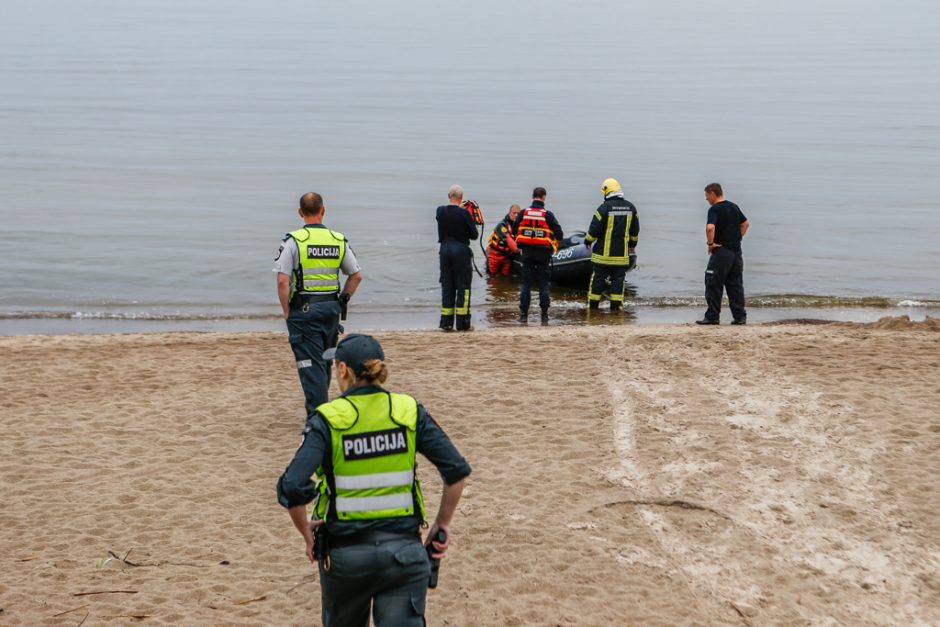 Uostamiesčio gelbėtojai vadavo šiaurinio molo gale įstrigusį vaikiną