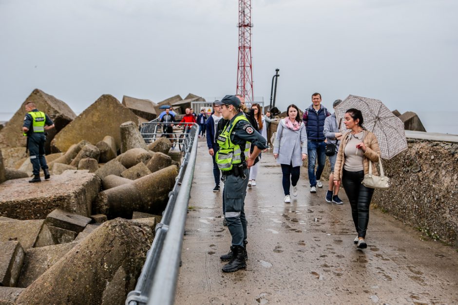 Uostamiesčio gelbėtojai vadavo šiaurinio molo gale įstrigusį vaikiną