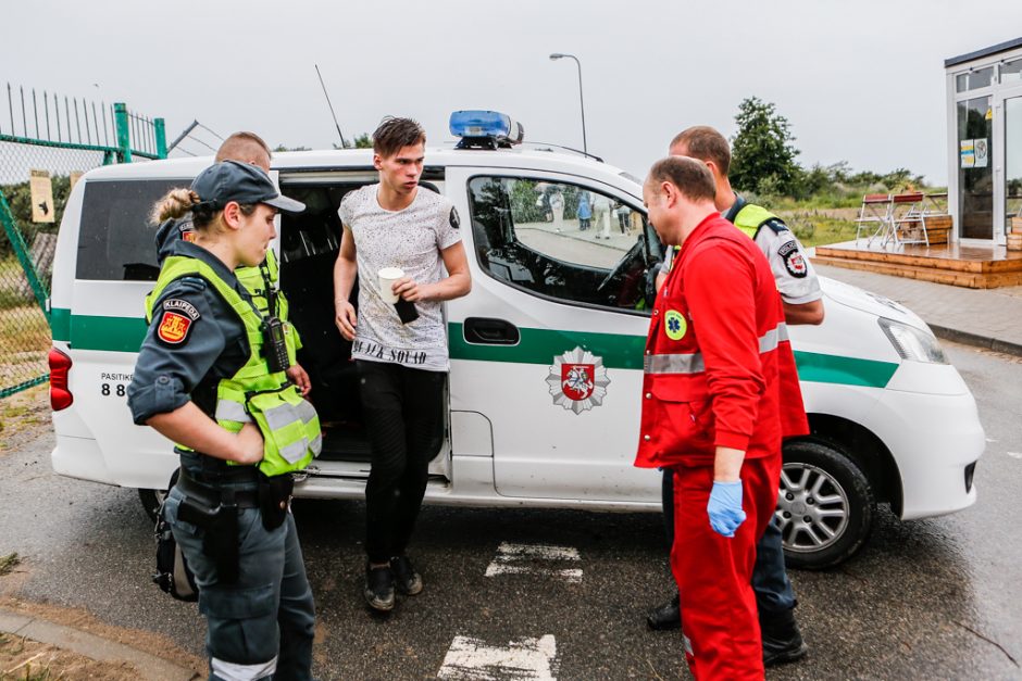 Uostamiesčio gelbėtojai vadavo šiaurinio molo gale įstrigusį vaikiną