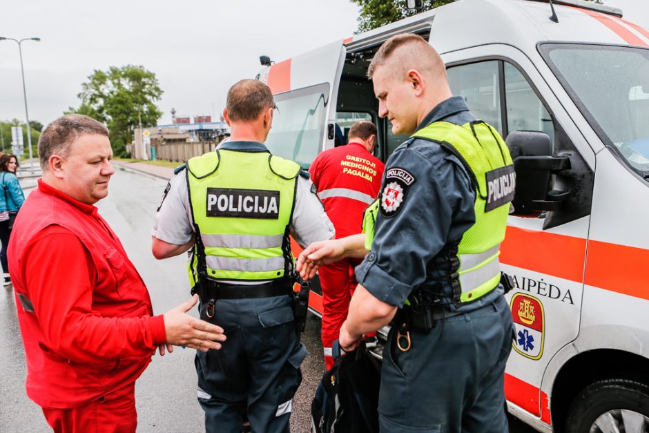 Uostamiesčio gelbėtojai vadavo šiaurinio molo gale įstrigusį vaikiną