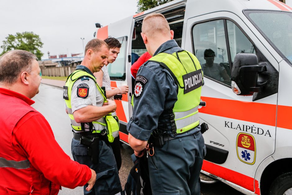 Uostamiesčio gelbėtojai vadavo šiaurinio molo gale įstrigusį vaikiną