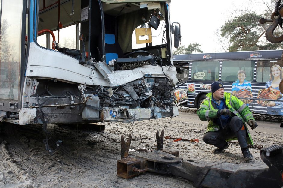 Klaipėdoje susidūrė du autobusai, sužaloti keturi žmonės