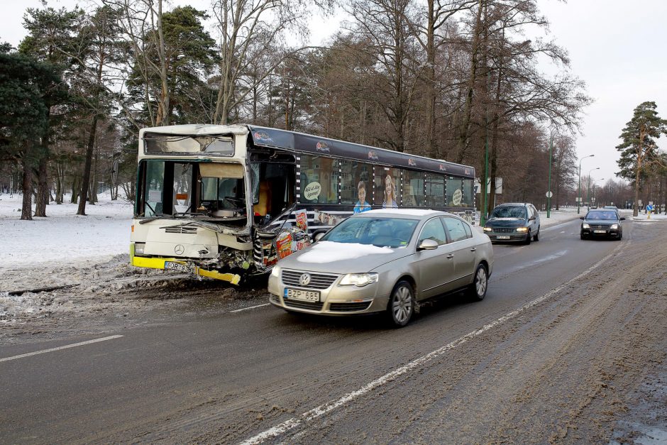 Klaipėdoje susidūrė du autobusai, sužaloti keturi žmonės