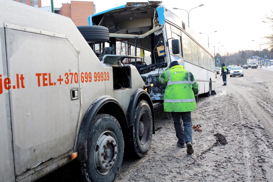 Klaipėdoje susidūrė du autobusai, sužaloti keturi žmonės