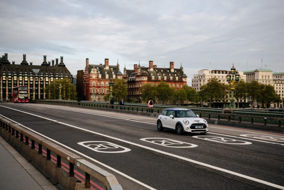 Karališkųjų vestuvių proga „Mini“ sukūrė unikalų automobilį