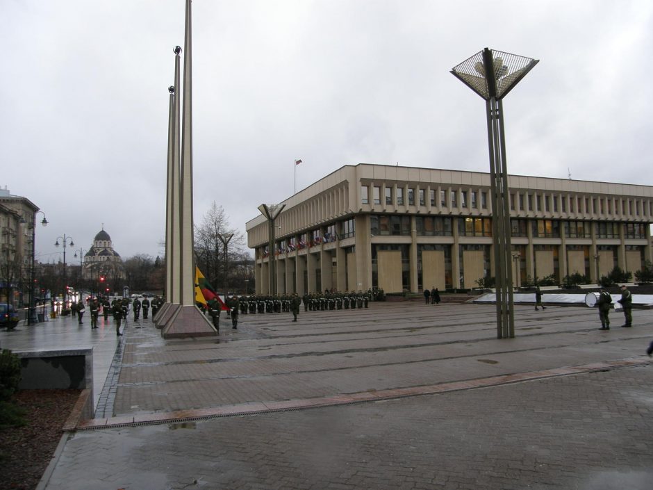 Vėliavos pakėlimo ceremonija prie Seimo