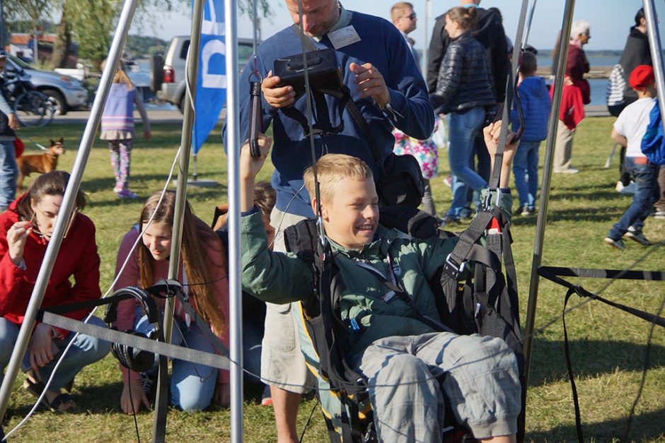 J. Kairio šou vainikavo Nidos kilimo-tūpimo tako atidarymą 