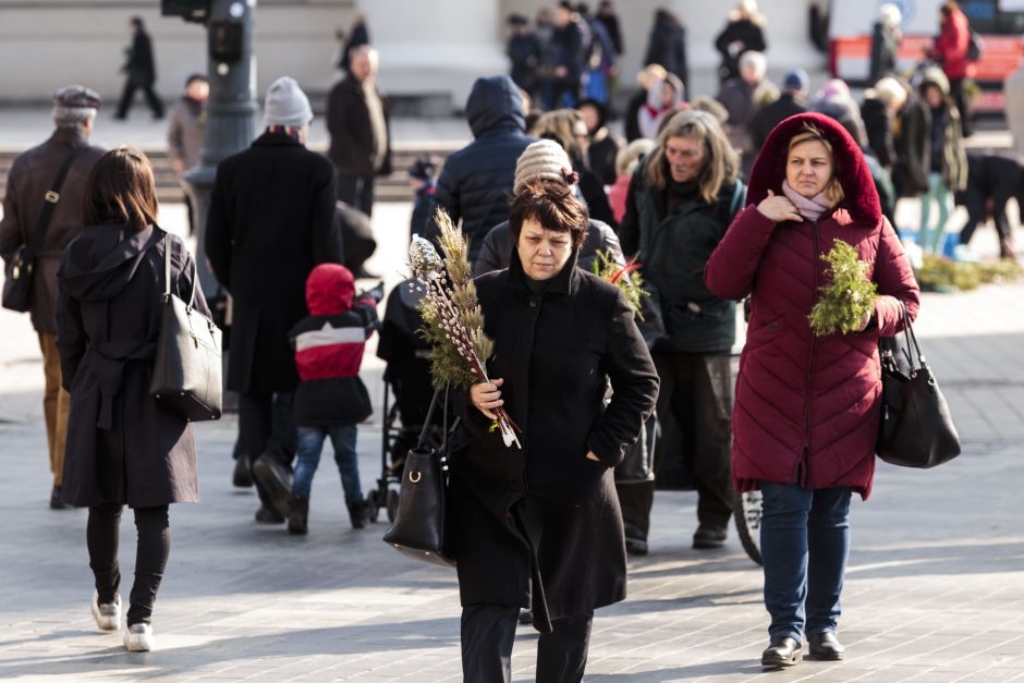 Visas katalikiškas pasaulis mini Verbų sekmadienį