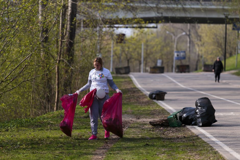 Akcija „Darom“: nustebino sostinės centre rastų batų galybė