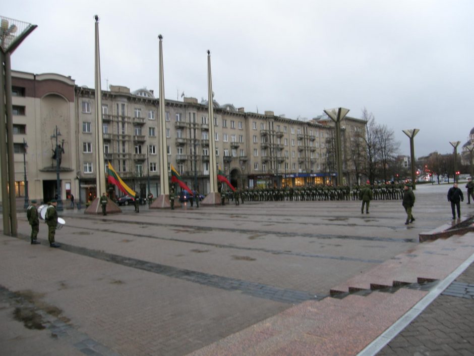 Vėliavos pakėlimo ceremonija prie Seimo