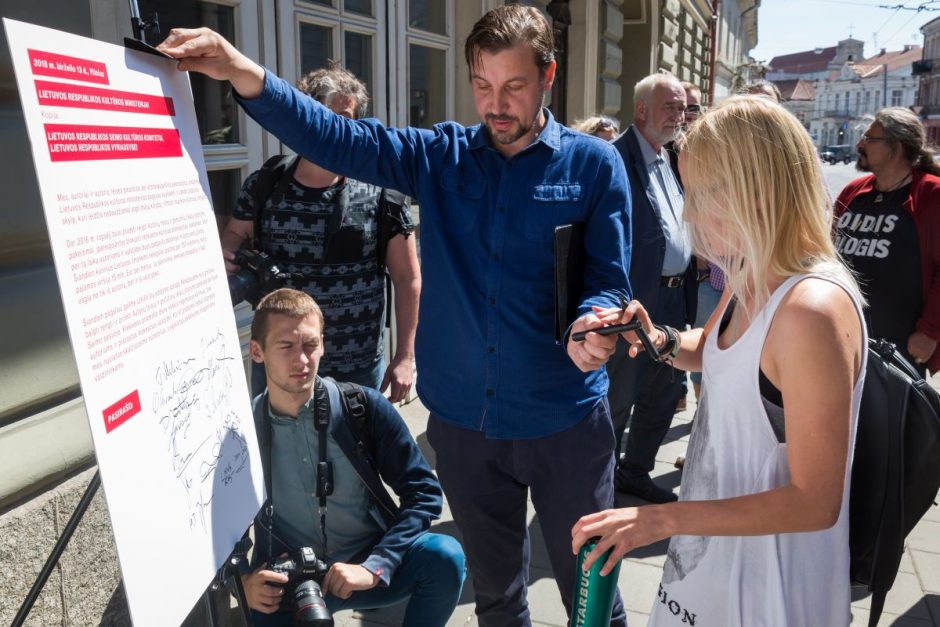 Lietuvos kūrėjai budino miegančius valdininkus