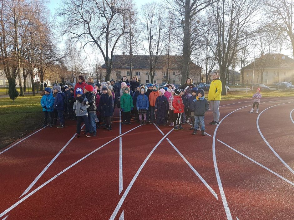 Aleksotiškiai džiaugiasi atnaujintu sporto aikštynu