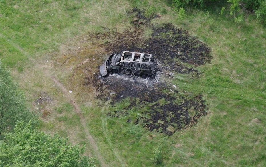 Vilniaus rajone cigarečių kontrabandininkai sudegino automobilį