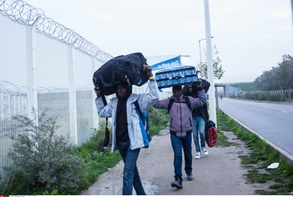 Prancūzijoje migrantai evakuojami iš „Džiunglių“ 