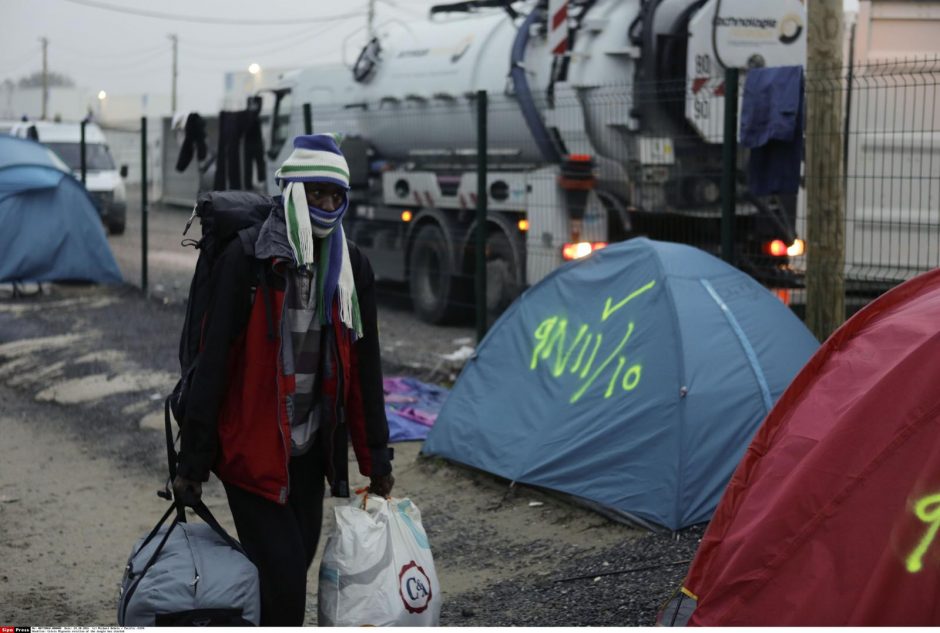 Prancūzijoje migrantai evakuojami iš „Džiunglių“ 