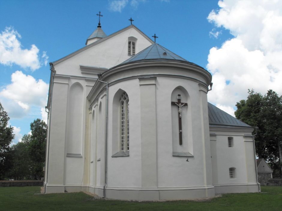 Baigta Veliuonos Vytautinės bažnyčios pamatų ir fasadų tvarkyba