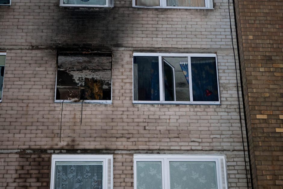 Kauno ugniagesiai paryčiais skubėjo gesinti dviejų didelių gaisrų