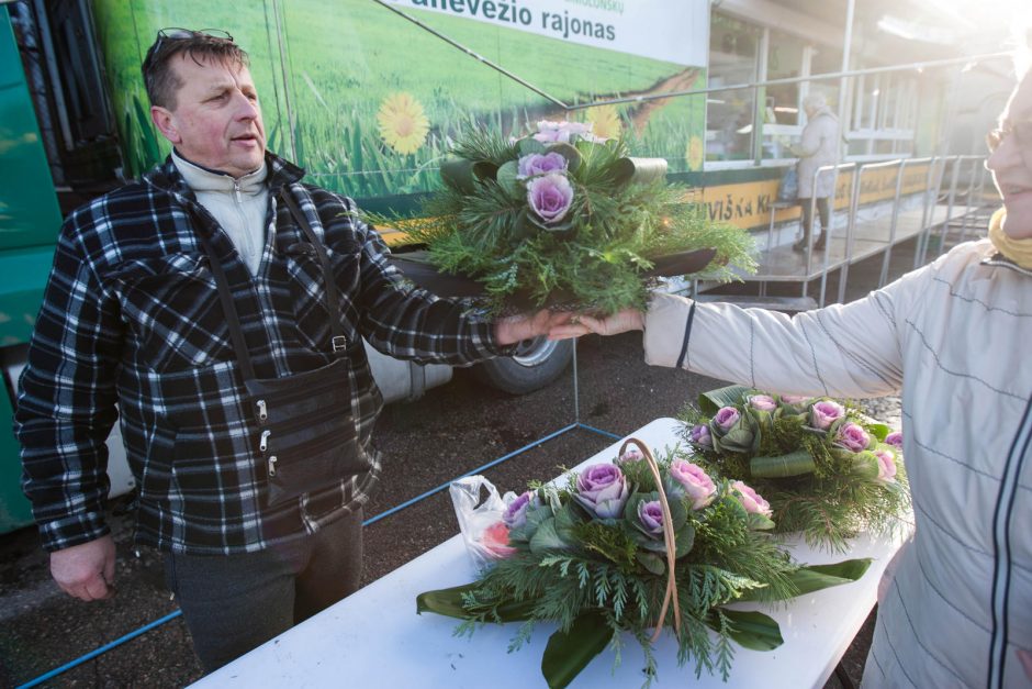 Šeštadienio ritualas turgelyje: pokalbiai, rudens gėrybės ir vainikai