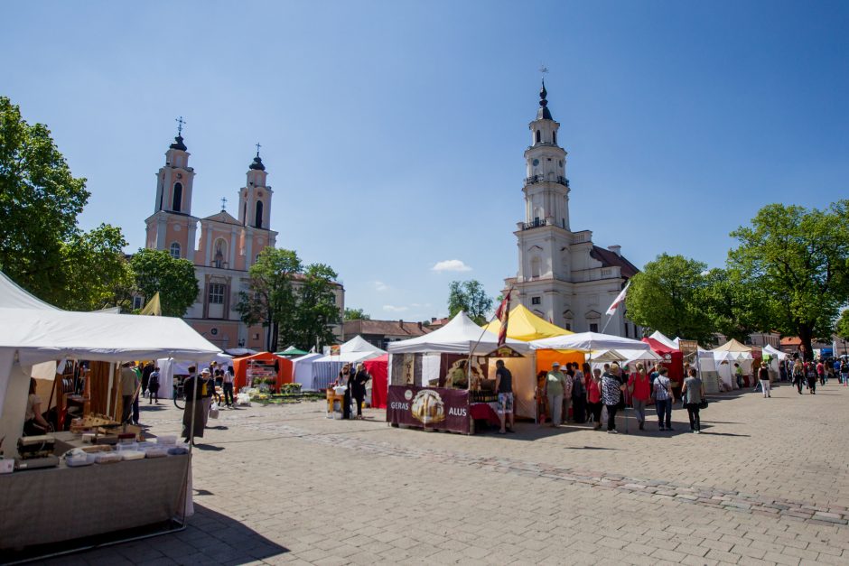 Rotušės aikštėje - istorinis sūris ir dar senesnius laikus menanti duona