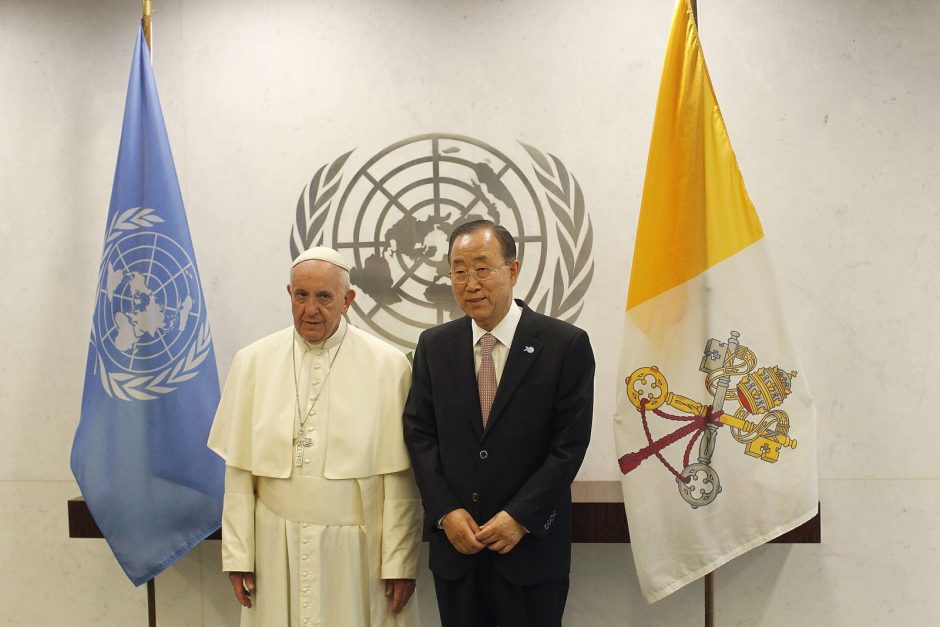 Popiežius ragina JT imtis veiksmų prieš engėjus
