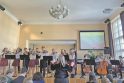 Scenoje: gimnazistai Vasario 16-ąją šventė muzikuodami.